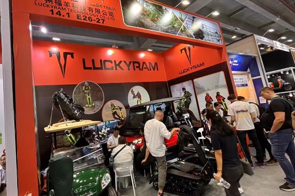 Luckyram-ek ospe handia izan zuen Kanton azokan